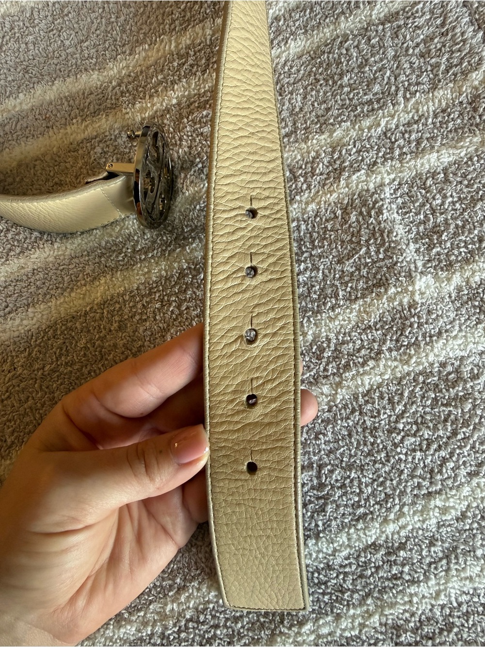 Tory Burch Beige Leather Logo Buckle Belt - Picture 5 of 7
